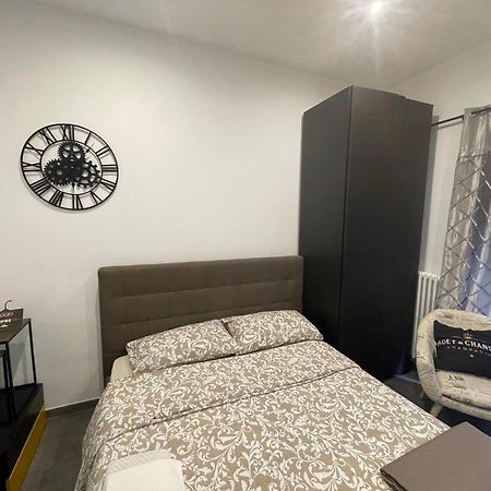 Decoluxe !Apartamento Con 1 Camera Da Letto , In Zona San Paolo , Via Martiniana Torino Dış mekan fotoğraf