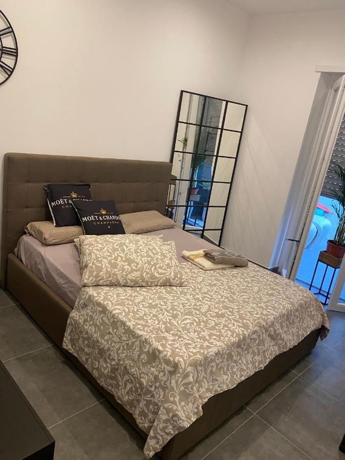Decoluxe !Apartamento Con 1 Camera Da Letto , In Zona San Paolo , Via Martiniana Torino Dış mekan fotoğraf
