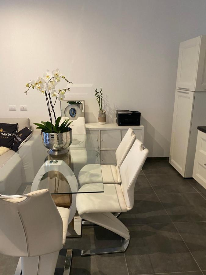 Decoluxe !Apartamento Con 1 Camera Da Letto , In Zona San Paolo , Via Martiniana Torino Dış mekan fotoğraf