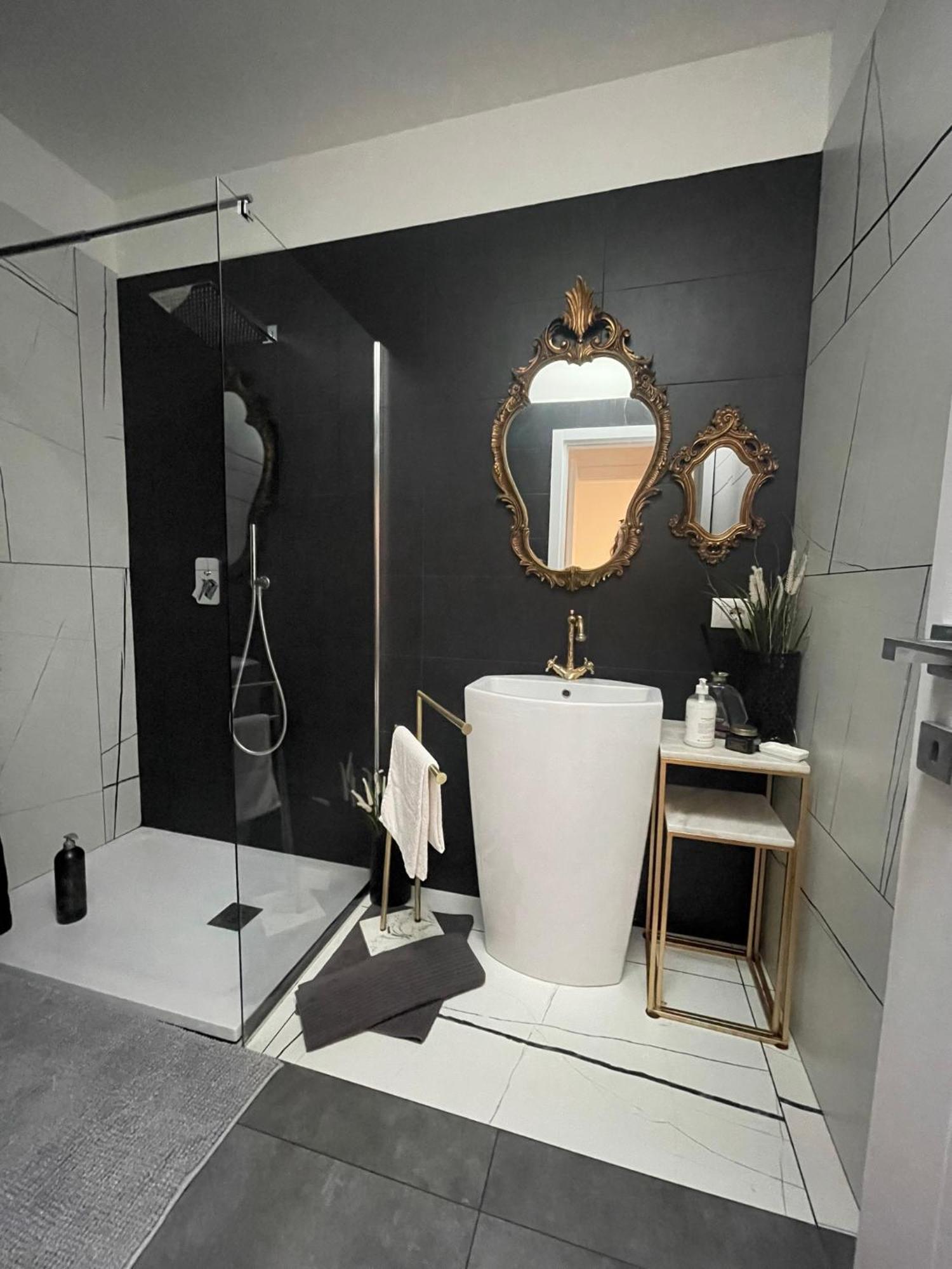 Decoluxe !Apartamento Con 1 Camera Da Letto , In Zona San Paolo , Via Martiniana Torino Dış mekan fotoğraf